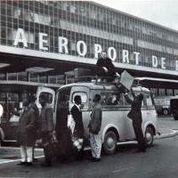 assets/Uploads/AttachedFiles/MyImages/_resampled/croppedimage200200-Arriv+e-de-travailleurs-africains-+-la+roport-Roissy-Charles-de-gaule.-1965..JPG